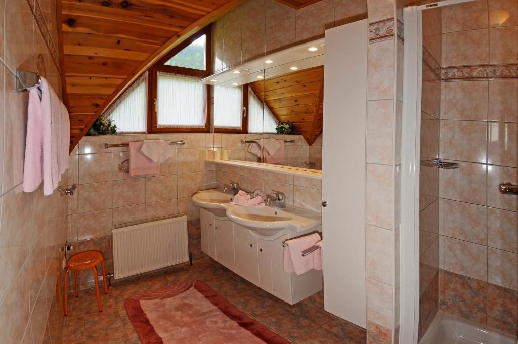 Gasthof Zur Gams Donnersbachwald Δωμάτιο φωτογραφία